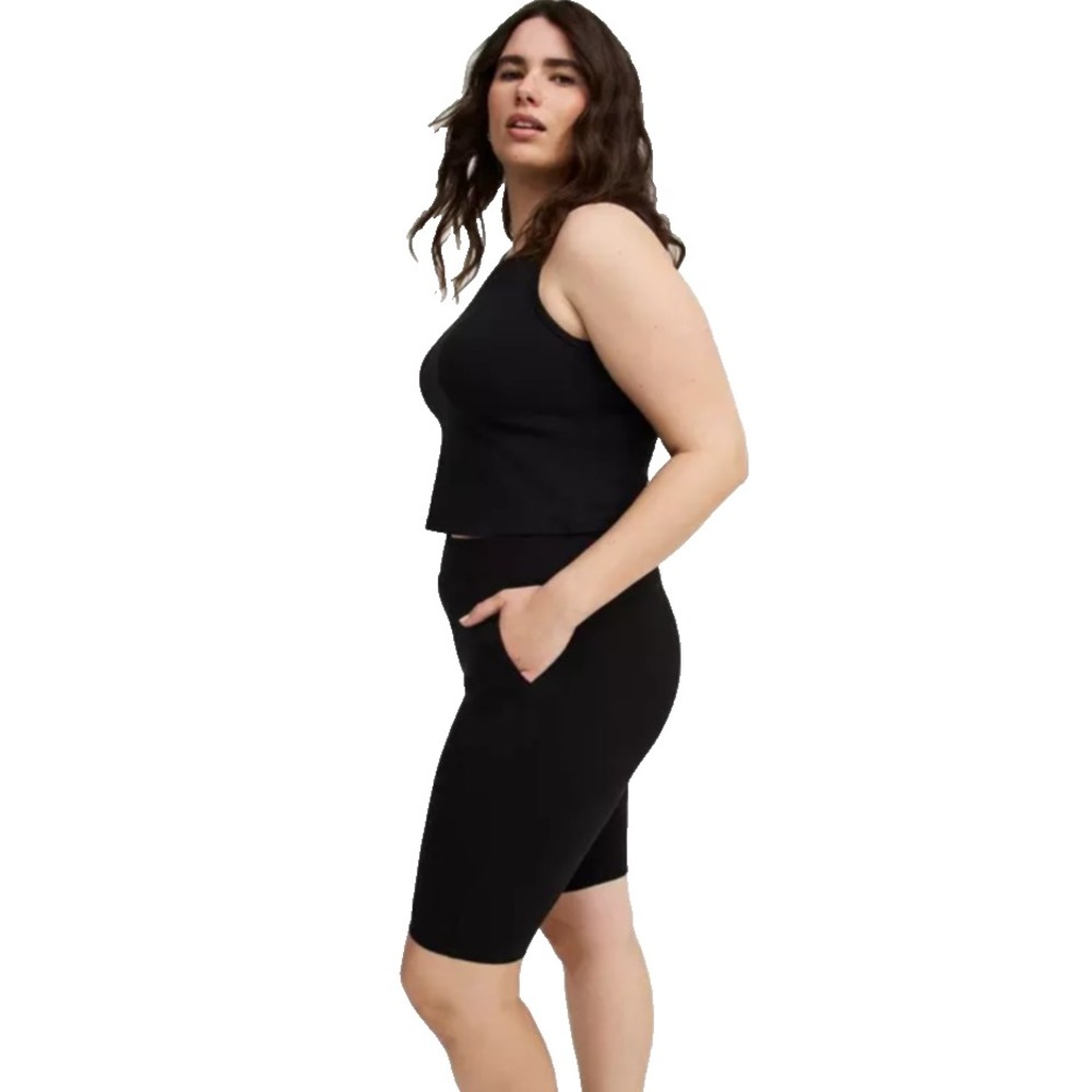 Torrid Premium Bermuda Bike Short Black Pockets 00/M Athleisure Activewear NWT